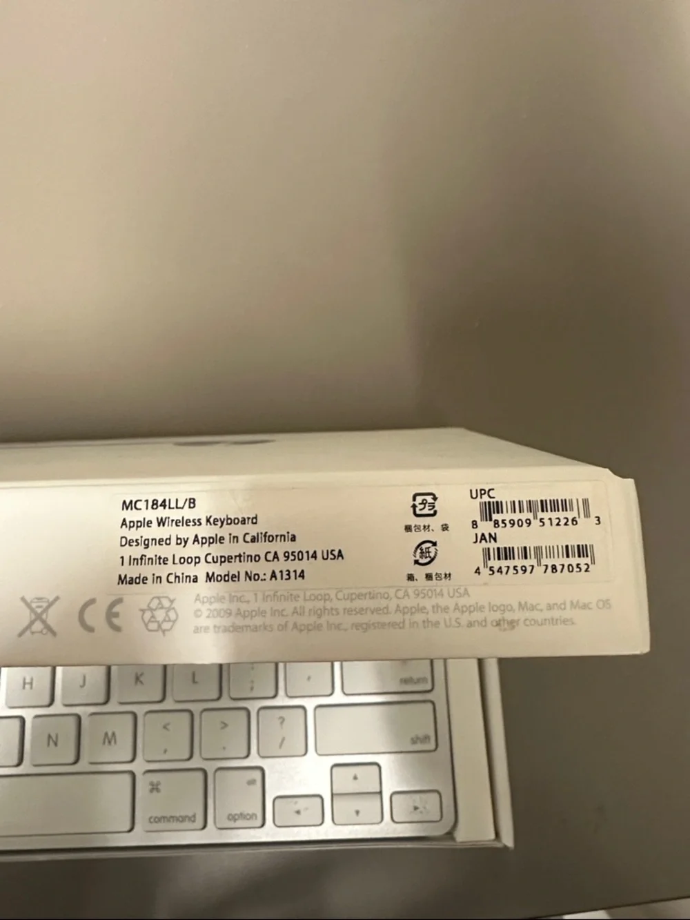 Apple Bluetooth Keyboard in Silver and White